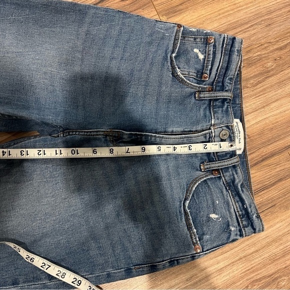 Abercrombie & Fitch Ultra High Rise Ankle Straight Jean - Picture 12 of 13